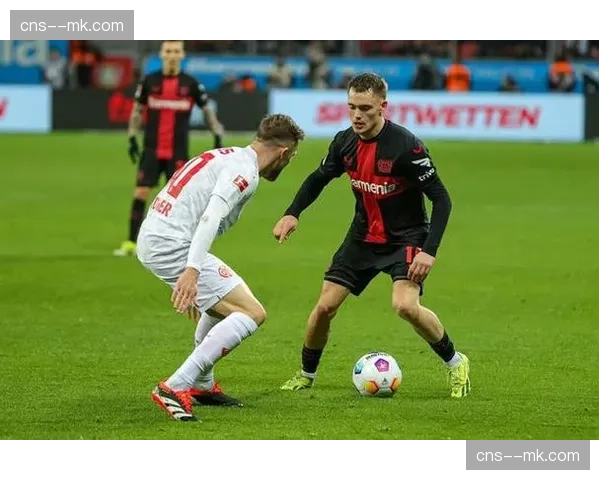 镜头聚焦：法兰克福前锋单刀被扑，沃尔夫斯堡门将化解致命险情